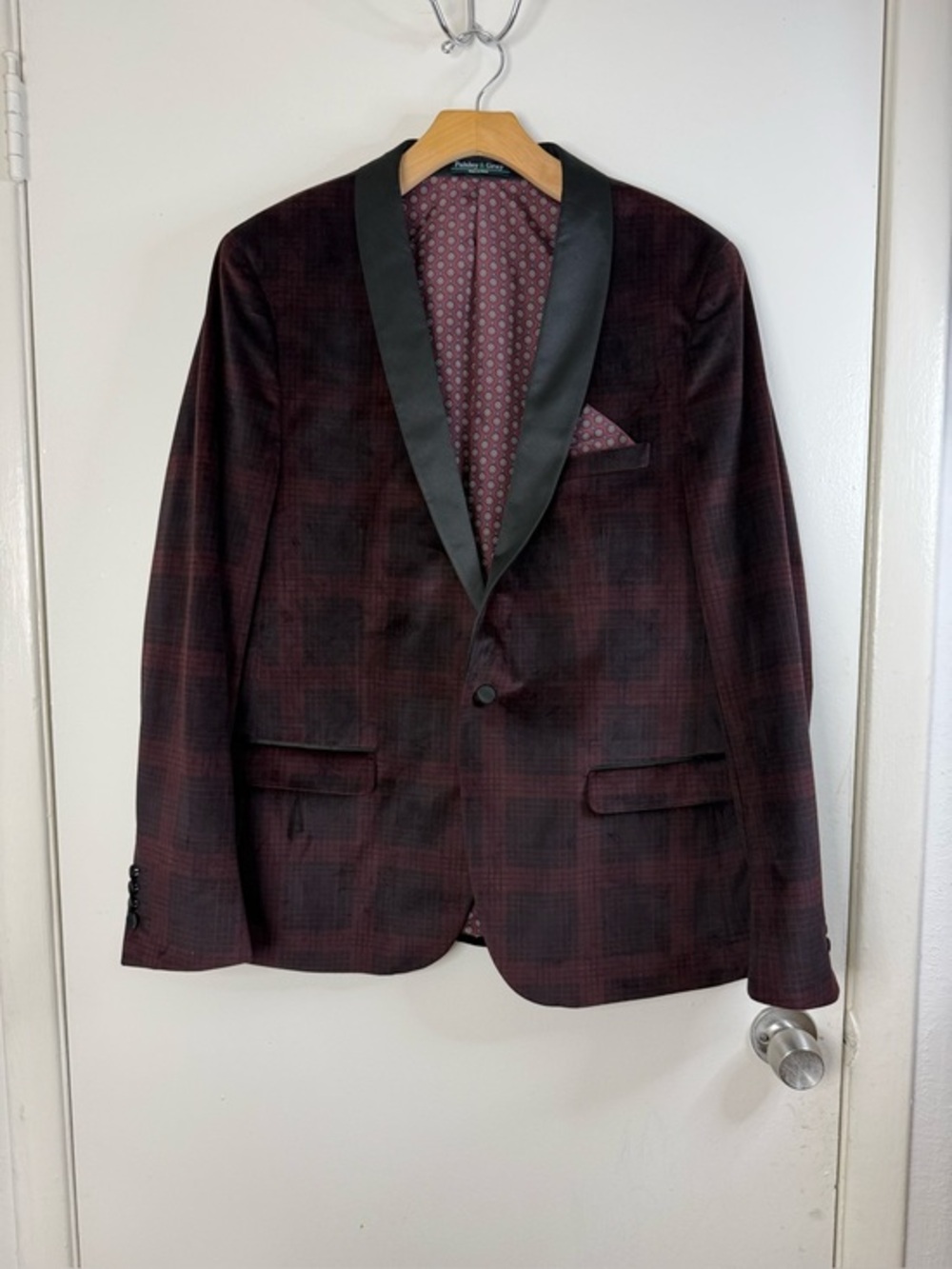 Paisley & Gray brick red and black, velveteen plaid blazer 46R